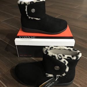 NWT Vionic Vanah Black Boot Sz. 9